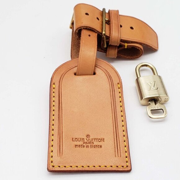 Authentic Louis Vuitton Luggage tag with Lock and Key Shiny Gold - Picture 2 of 15